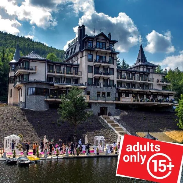 Retro Riverside Wellness Resort, hotel in Karlovy Vary