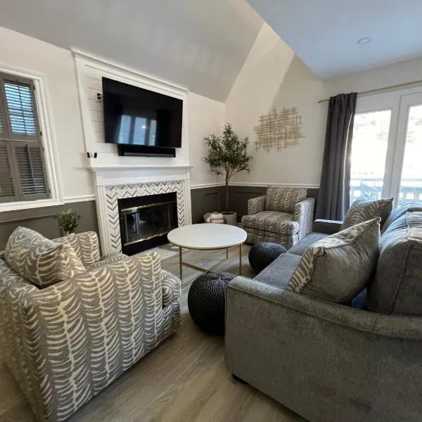 Newly Renovated Loft Villa at Norwich Spa with amenities, 3 minutes to Mohegan, hotel v destinaci Norwich