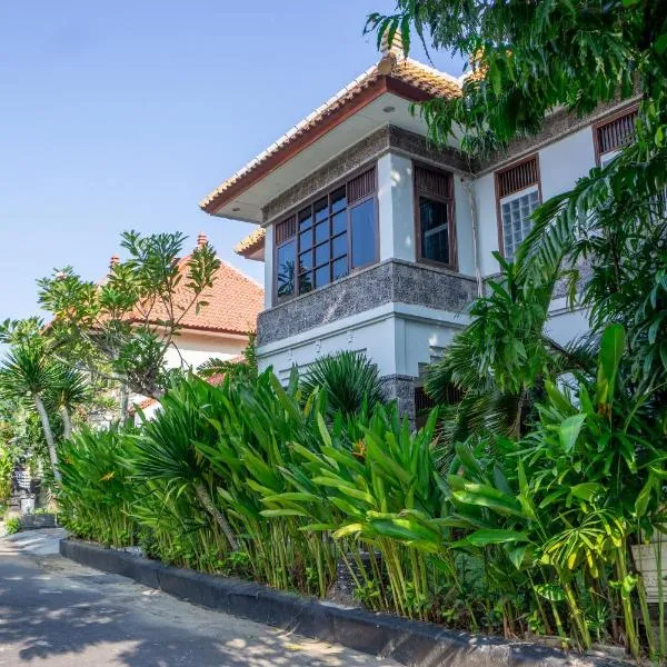 Atres Griya Villa 5 Private Bedroom Kuta, hotel in Kuta