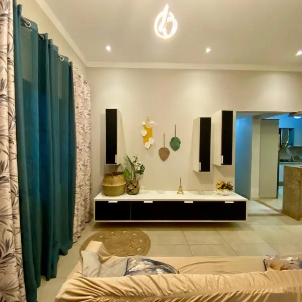 Moderna y Unica casa independiente con jardín y estacionamiento, hotel in Ciudad del Este