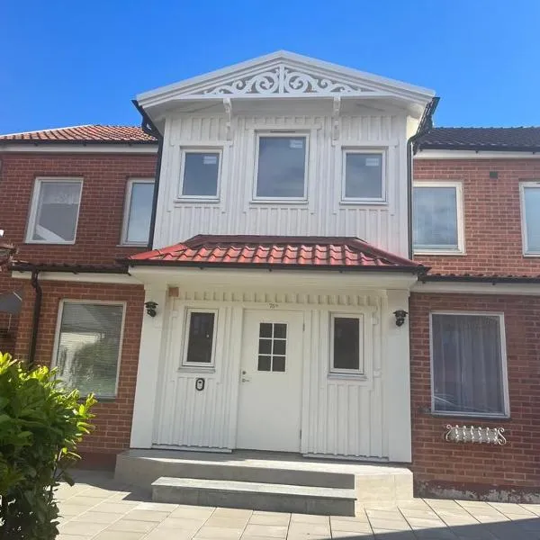 Newly renovated apartment with parking with a quiet environment, hotel in Malmö