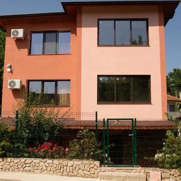 Private Rooms Kranevo, hotel in Kranevo