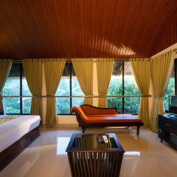 Wayanad Kuruva Isles Jungle Resort, hotel di Chekadi