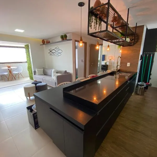 Luxor Double Aluguel por Temporada com Varanda Gourmet contendo churrasqueira e frigobar, Vista panorâmica da Ponta Verde! 2 quartos com split, 2 banheiros e uma banheira de hidromassagem na suíte do Apartamento!, hotel in Maceió
