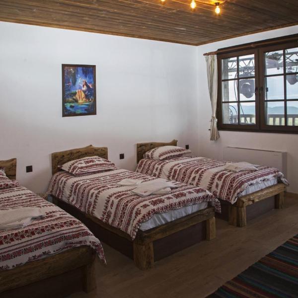 Chateau Erkech Triple Room, Kozichino