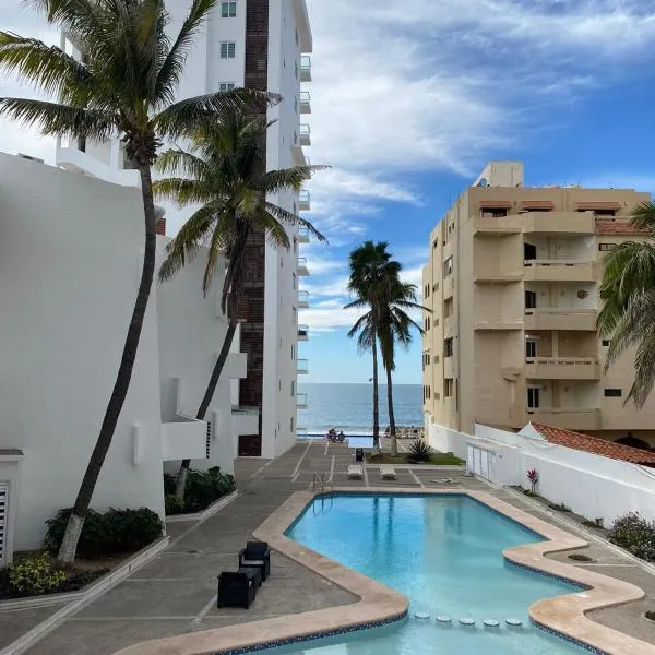 Marina del Sol Resort - beautiful 2 bdrm Sleeps 8 -Ocean front, hotel em Mazatlán