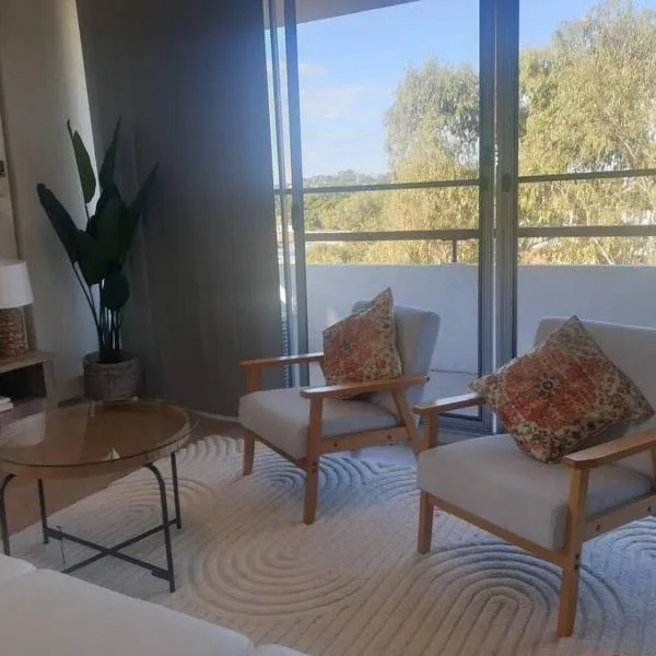 Spacious Apartment Oasis, hotel in Bankstown