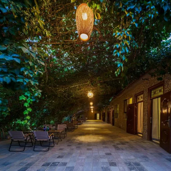 Dunhuang Hu Yang Inn, готель у місті Дуньхуан