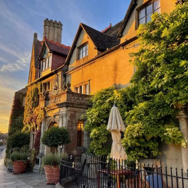 オールド ベル ホテル（Old Bell Hotel）、マルムズベリーのホテル