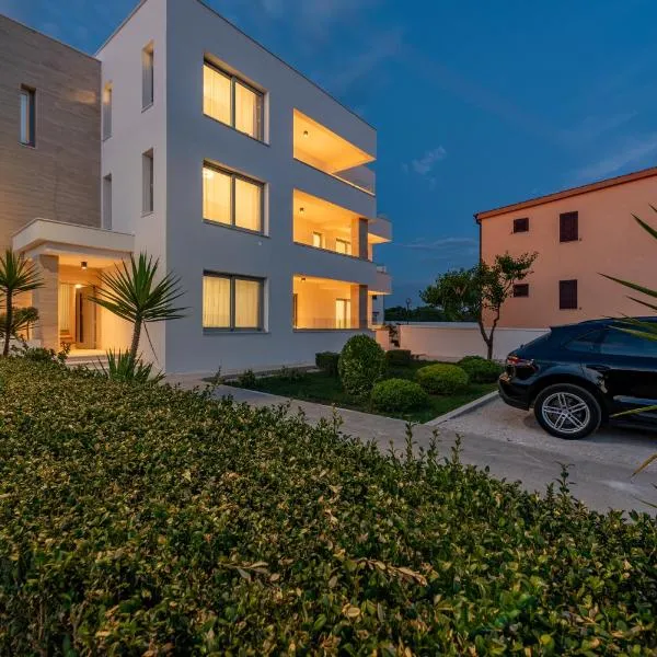 Rooms & Apartments Niko, hôtel à Sukošan