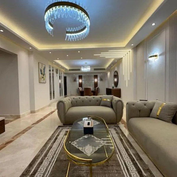 Royal Suite near City Star Mall 3 Bedroom Apart, hotel en El Cairo