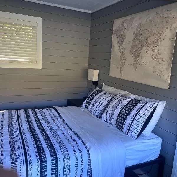 TeePee Room 16-Newly Renovated, hótel í Roscommon