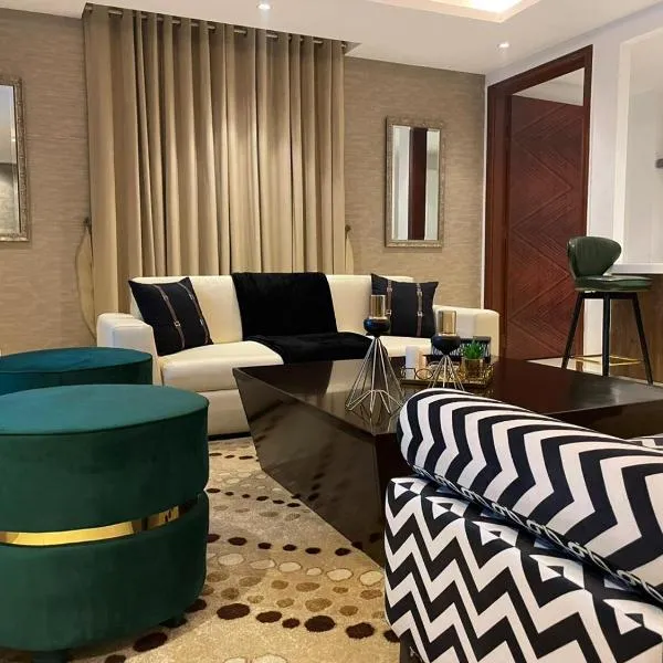 Luxurious Appartment in GOLDCREST DHA Lahore, hotell sihtkohas Lahore
