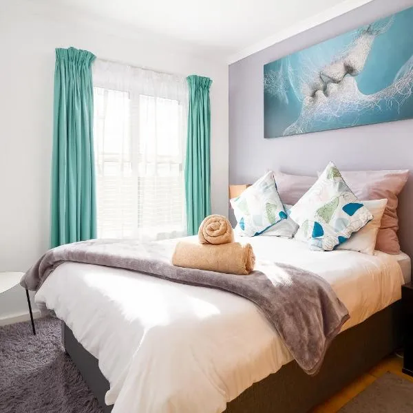 Funky 2bed apartment with multipurpose room!,位于开普敦的酒店