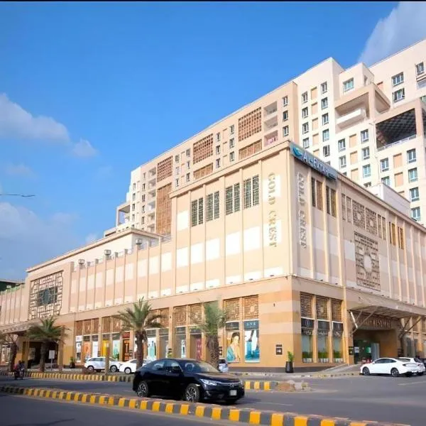 Luxurious Appartment in GOLDCREST DHA Lahore, hotel em Lahore