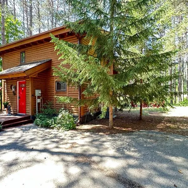 Crystal Mountain Cabin-Shuttle Pass Included!, hotel in Thompsonville