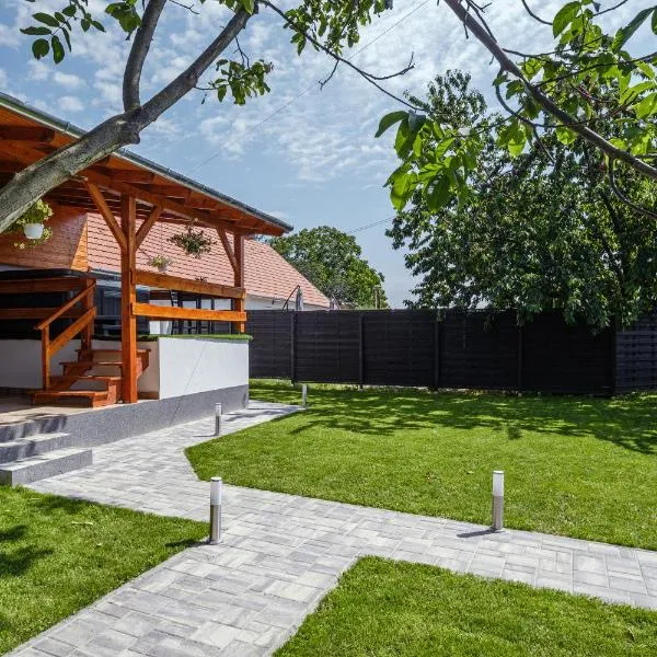 Alpakavendégház, hotel in Balatoncsicsó