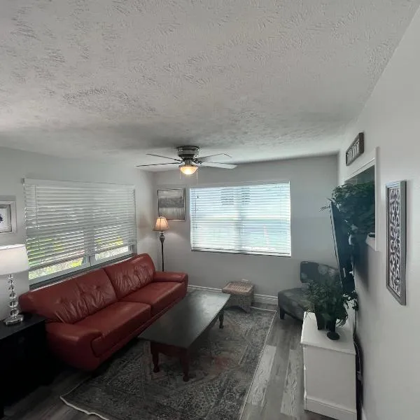 875 Oasis #1 Location!, hotel di Vero Beach