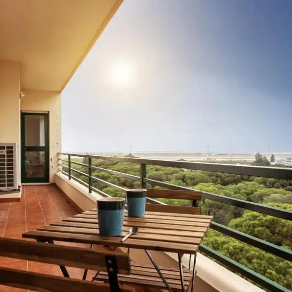 BLife RYA private rooms - Airport stay, hotel in Faro