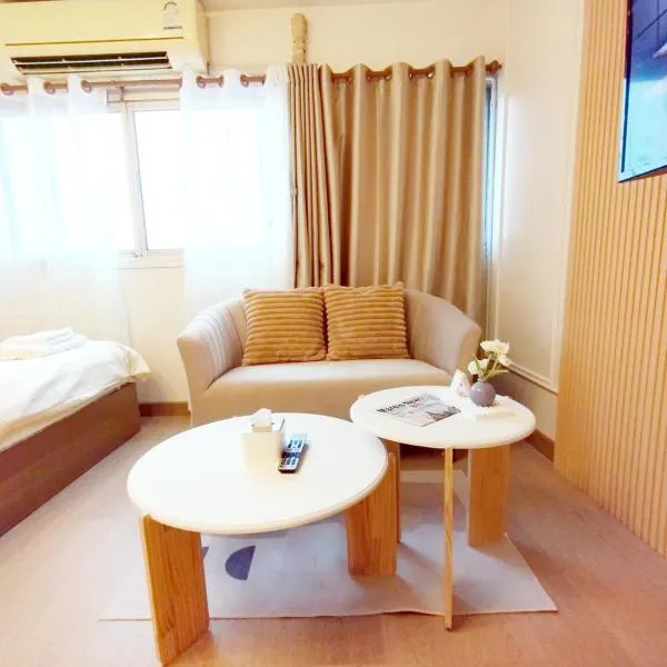 NK hostel 18, hotel in Thung Si Kan