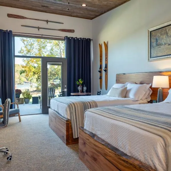 Pebble Bay Club Suites, hotel in Camdenton