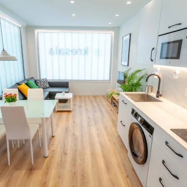 Kresala Zarauz, tarjeta de parking y Netflix gratis, hotel in Zarautz