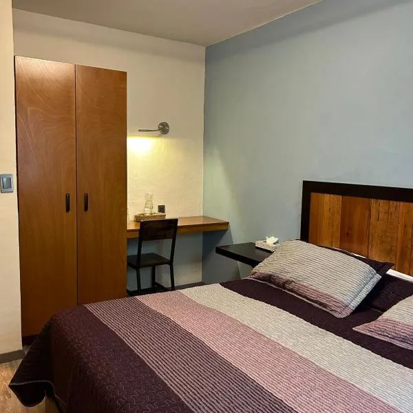 El salto de Camela Hostal, hotel in Uruapan del Progreso