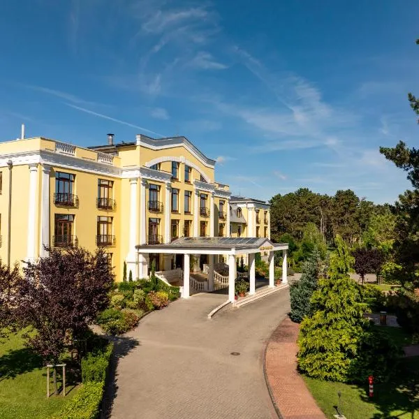 Hotel Golden Palace, hotel Gödön