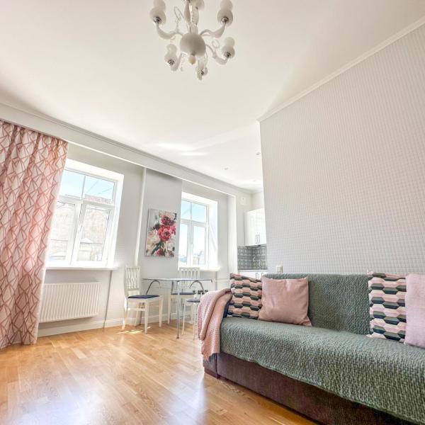City heart, bright, loft view, free parking, Рига