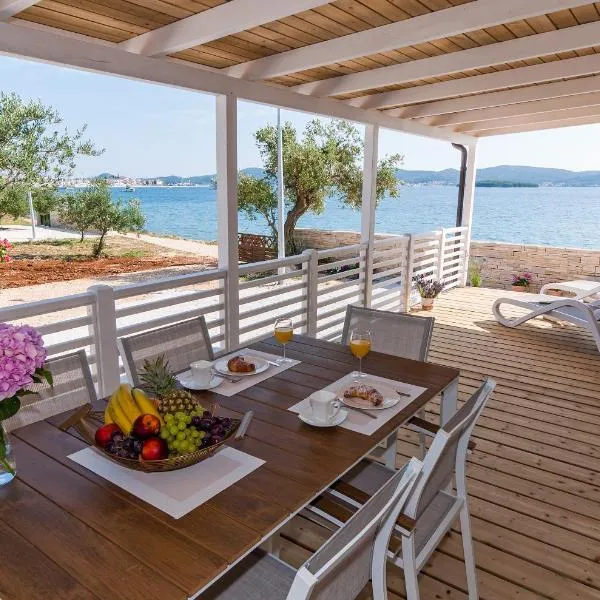 San Antonio 2 mobile homes, hotel in Biograd na Moru