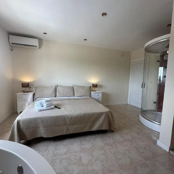 H del Arco，位于纳瓦尔莫拉尔德拉马塔的酒店