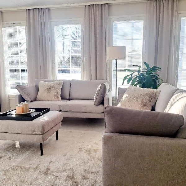 Villa Alicia, oma 85 m2 talo, ilmastointi, hotel in Kokkola