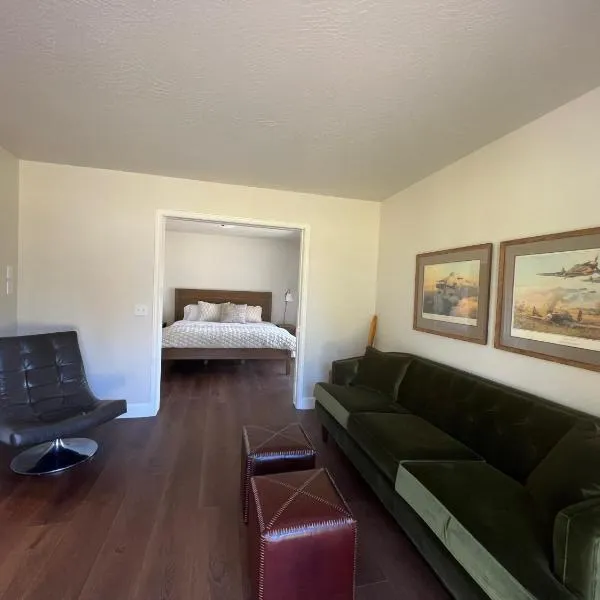 Salt and Cedar Bed and Breakfast, hotel in Port Angeles