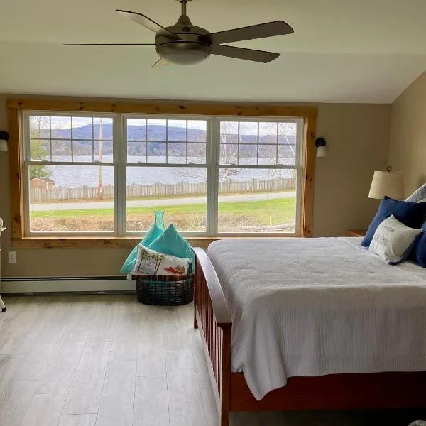 Beach House - The Three Fish, Hotel in Newport