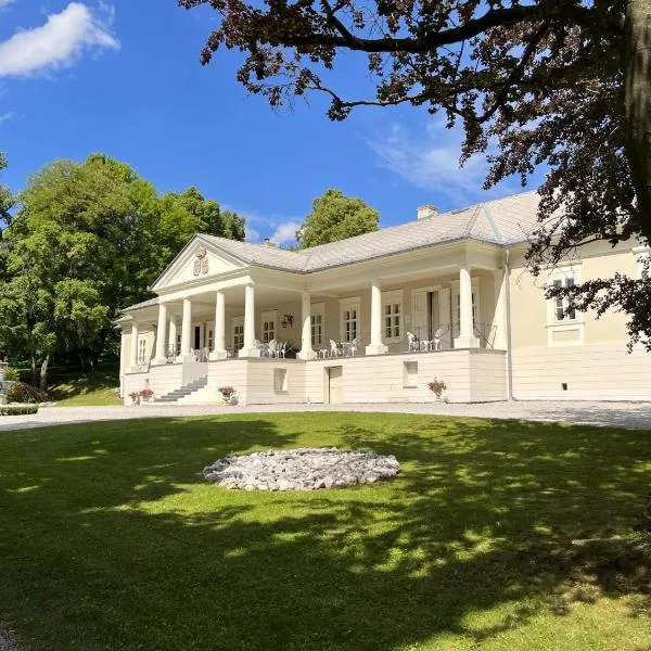 Péchy Castle, hotel en Hermanovce