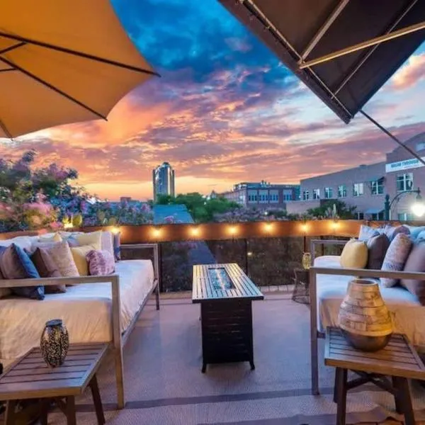 2BR Designer Condo on Trendy East 11th St, Downtown Austin, hotel v destinaci Austin