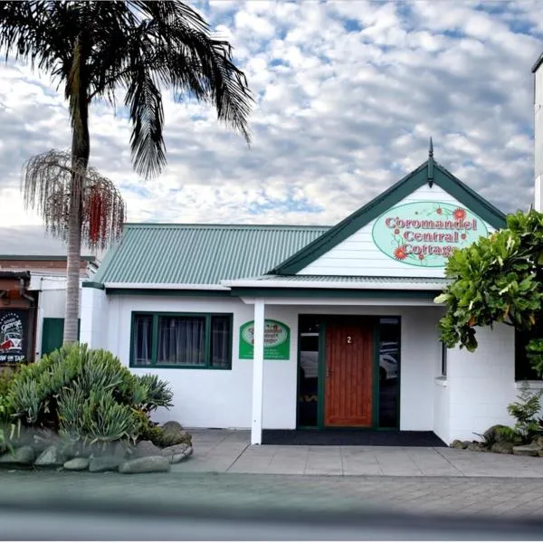 Coromandel Central Cottage Luxury w Spa, hôtel à Coromandel