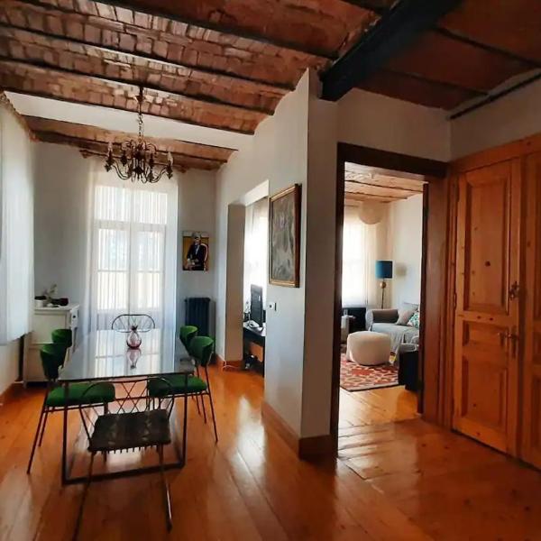 Historic Spacious Galata Apartment, Stambuł