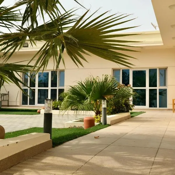 Alshuruq Stay, Hotel in Al Hamra