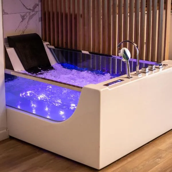 Jacuzzi Urban Heaven Studio, hotel in Sinaia