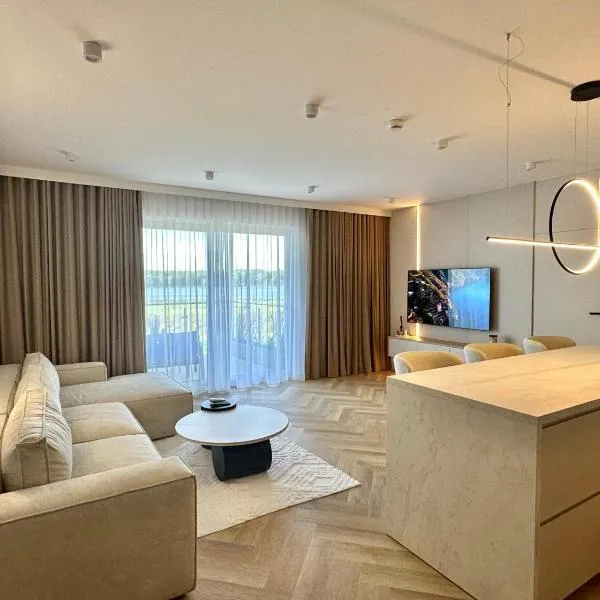 MG52 Luksusowy apartament z widokiem na Zalew Zegrzyński, hotel in Zegrze Południowe