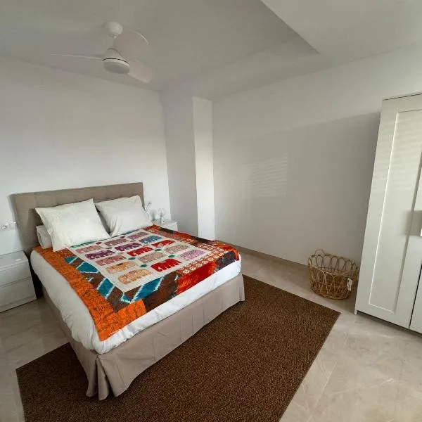 Tokyo Rooms Los Genoveses Habitacion PREMIUM con baño privado, ξενοδοχείο στην Αλμερία