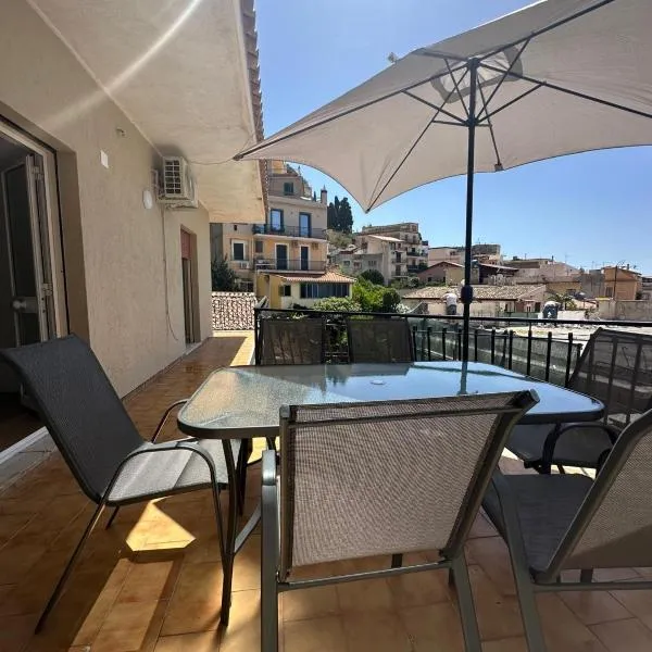 We Home Taormina Center with Parking, hôtel à Taormine