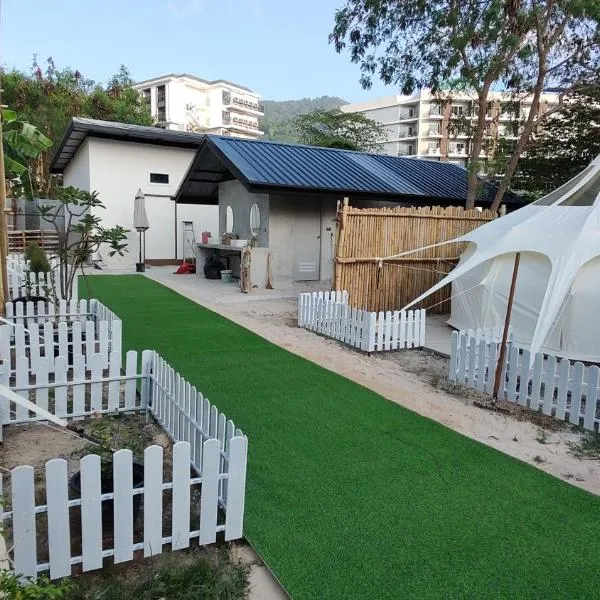 Bambus Restaurant, Bar & Hostel、パトンビーチのホテル