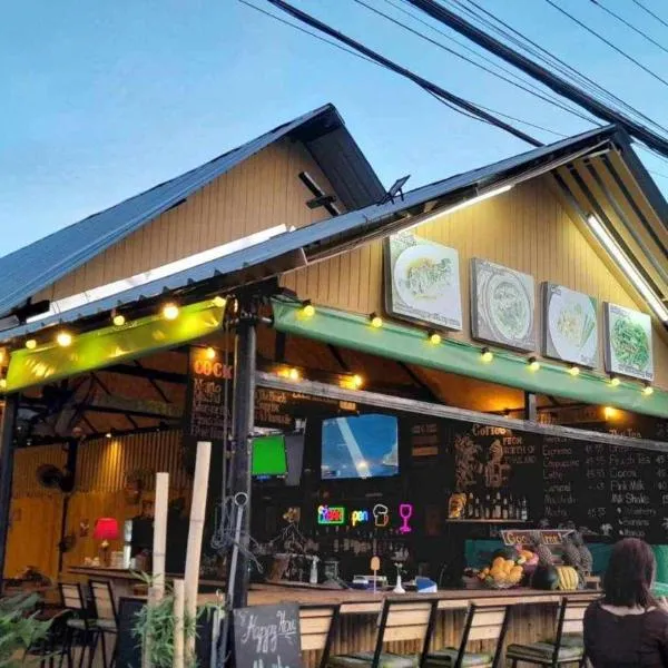 Bambus Restaurant, Bar & Hostel, ξενοδοχείο στην Παραλία της Πατόνγκ