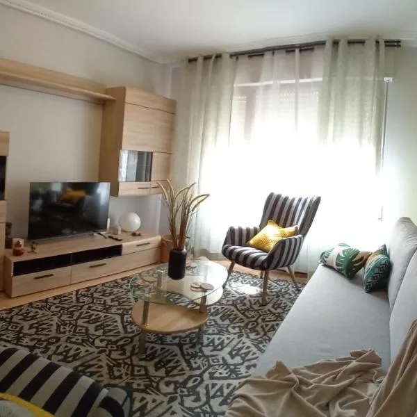 Acogedor piso en Maliaño, hotel in Camargo