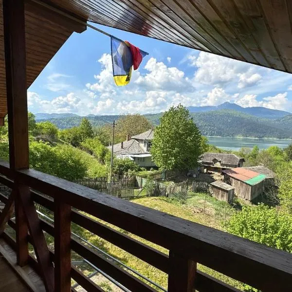 Cabana de lemn Lacul Bicaz, hotel v destinaci Hangul