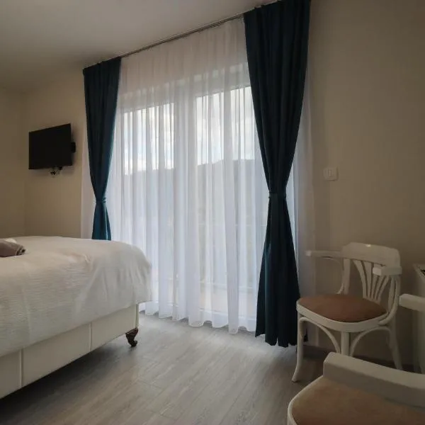 Tadic apartments and rooms by the shore of Rama Lake,位于Prozor的酒店