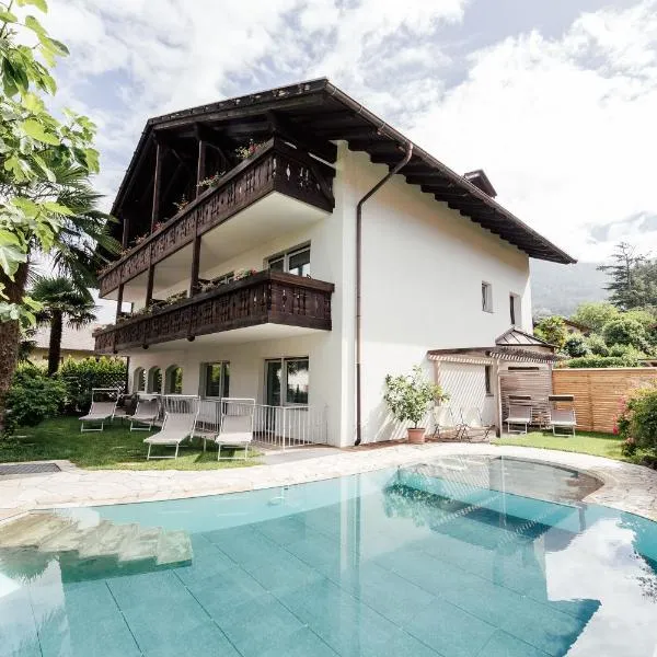 Hotel Garni Sirmian, hotel in Merano