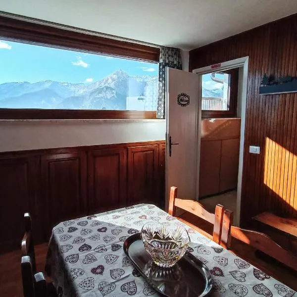 Maison Seguret 50mt from sky lifts, hotel in Sauze dʼOulx